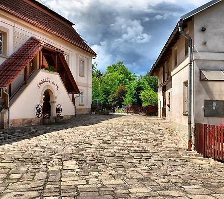 Sporkuv Mlyn Hotel Dvůr Králové nad Labem Buitenkant foto