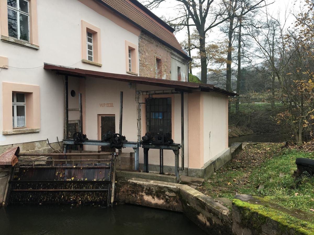 Sporkuv Mlyn Hotel Dvůr Králové nad Labem Buitenkant foto