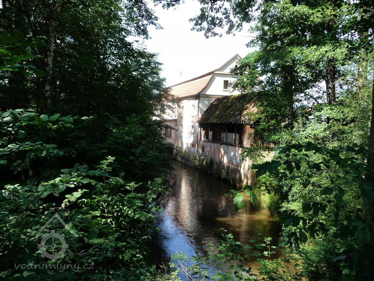 Sporkuv Mlyn Hotel Dvůr Králové nad Labem Buitenkant foto